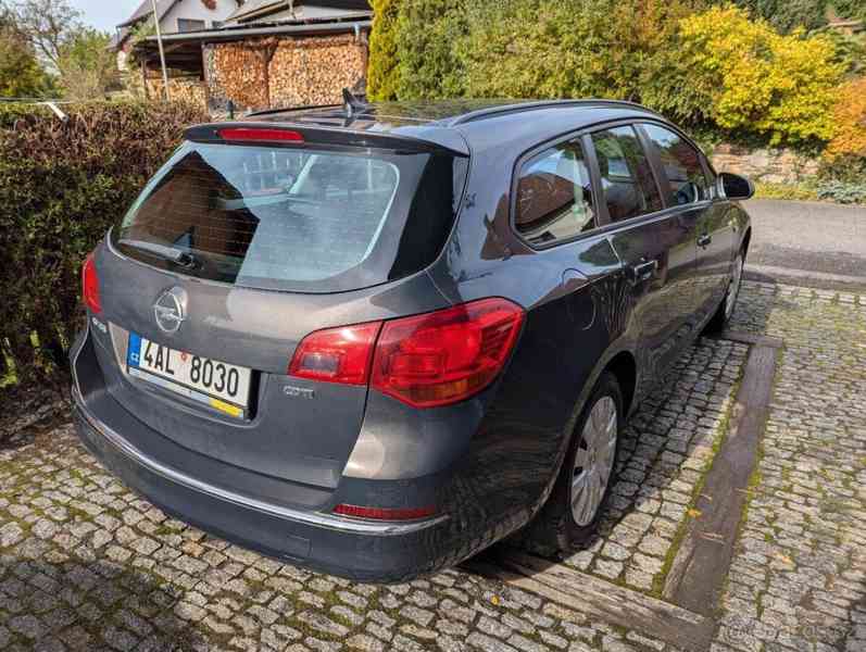 Opel Astra 1,7   Opel Astra J ST - foto 8