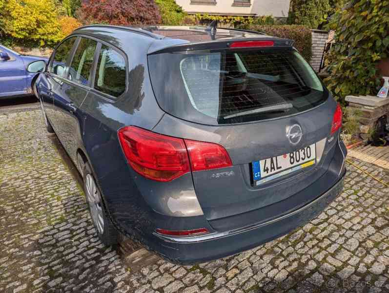 Opel Astra 1,7   Opel Astra J ST - foto 9