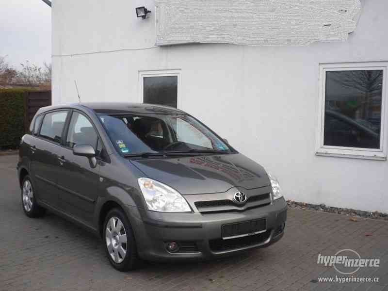 Toyota Corolla Verso 1.8 7 místná - foto 2
