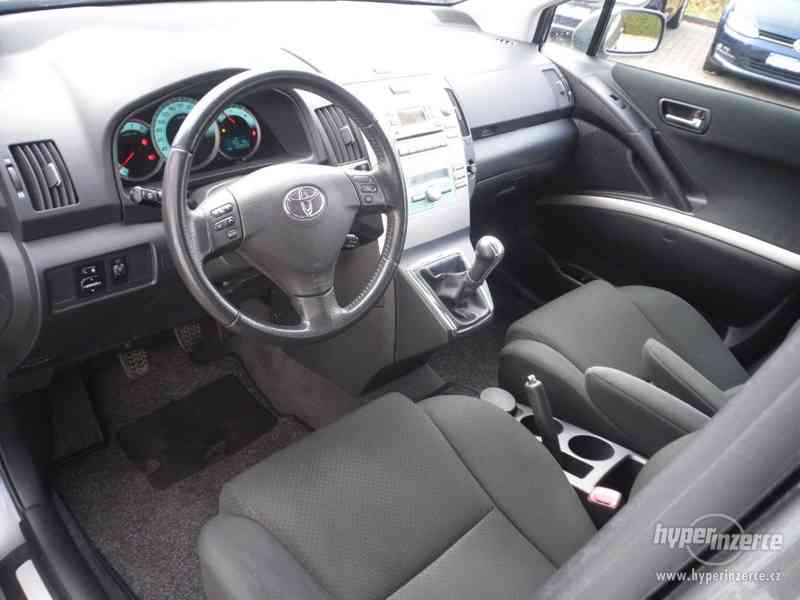 Toyota Corolla Verso 1.8 7 místná - foto 4
