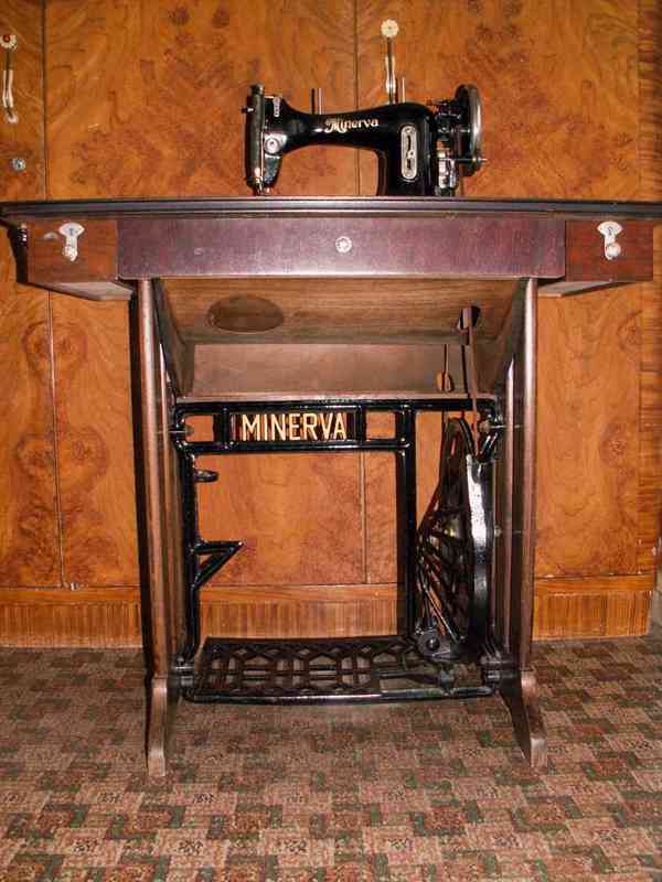 Šicí stroj Minerva - foto 4