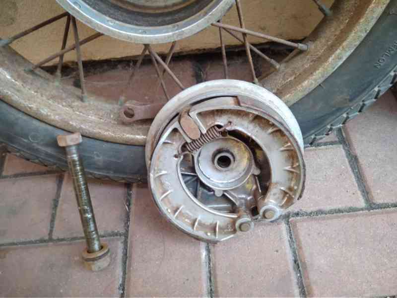 JAWA kompletní kola 16“ (3 ks) originál i původní stav  - foto 9