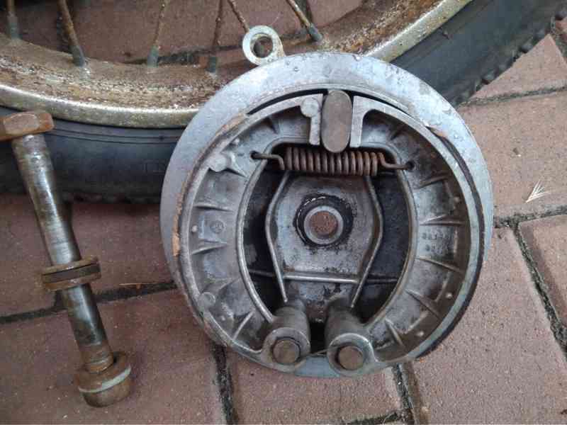 JAWA kompletní kola 16“ (3 ks) originál i původní stav  - foto 6