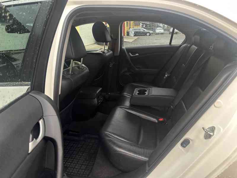 Honda Accord 2.4i-VTEC 148kW/8G/Executive - foto 13