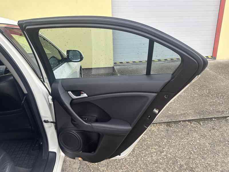 Honda Accord 2.4i-VTEC 148kW/8G/Executive - foto 17