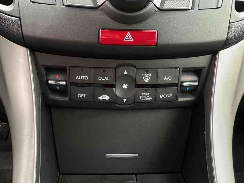 Honda Accord 2.4i-VTEC 148kW/8G/Executive - foto 25