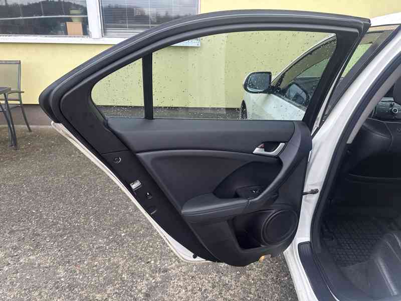 Honda Accord 2.4i-VTEC 148kW/8G/Executive - foto 14