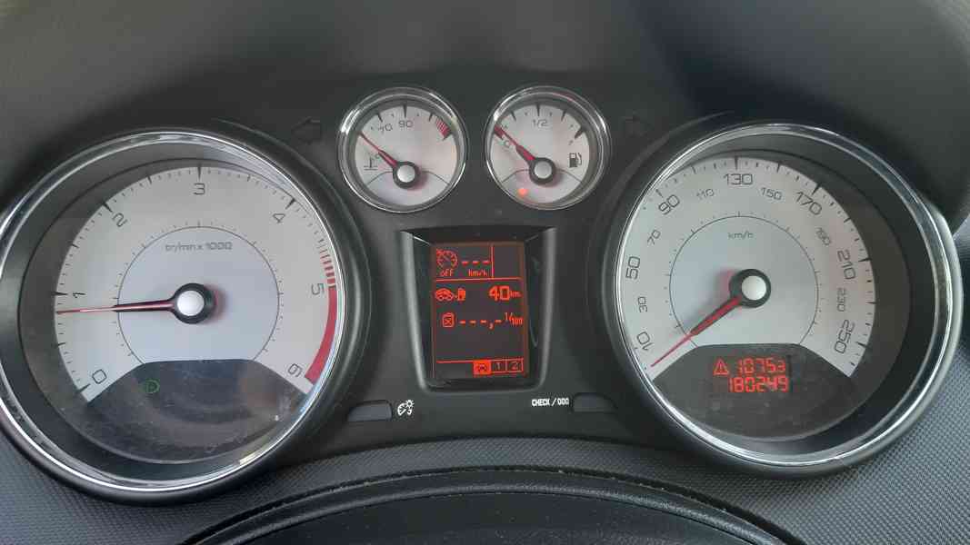 PEUGEOT 308SW KOMBI. 1,6HDI, KLIMA, NAVI, TEMPOMAT, TAŽNÉ - foto 23