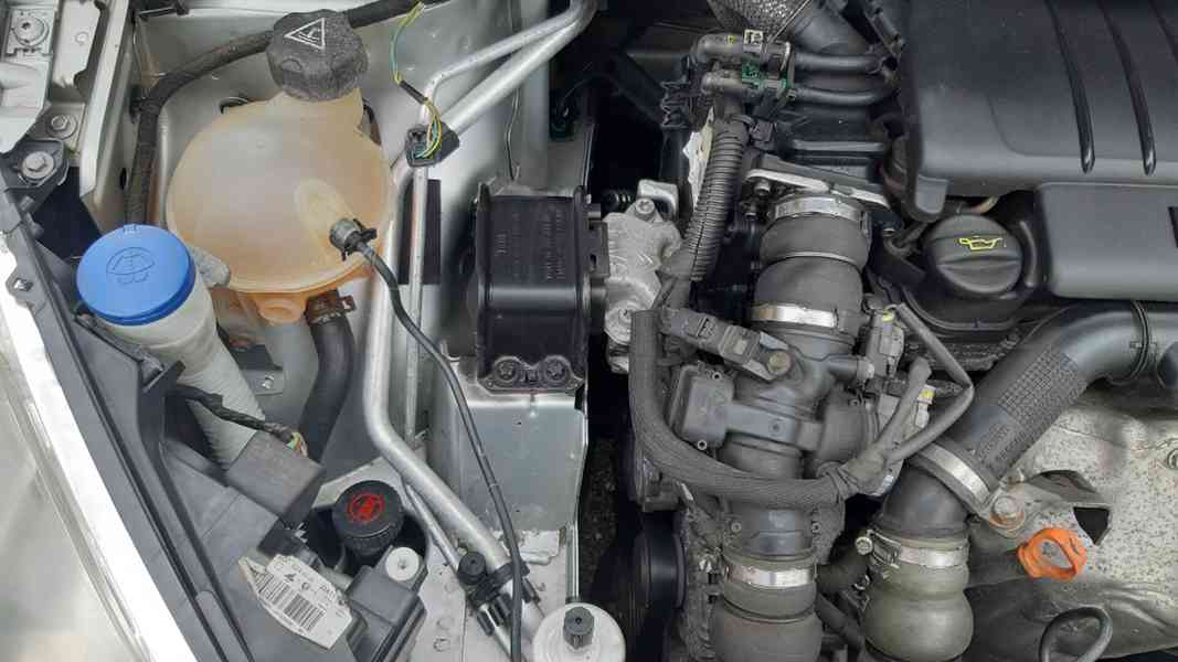 PEUGEOT 308SW KOMBI. 1,6HDI, KLIMA, NAVI, TEMPOMAT, TAŽNÉ - foto 17