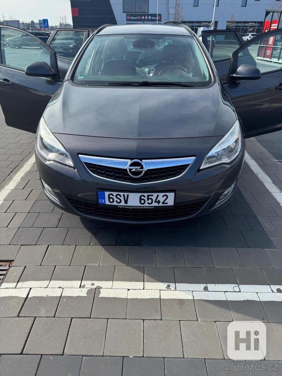 Opel Astra 1,7   AUTO - foto 1