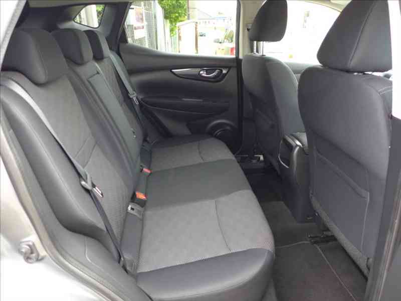 Nissan Qashqai 1,6 D 4x4 TEKNA NAVI 360 1.M - foto 9