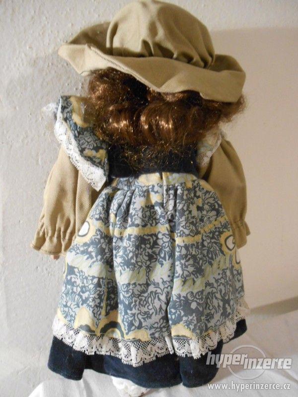 Stará porcelánová panenka s kloboukem - foto 6