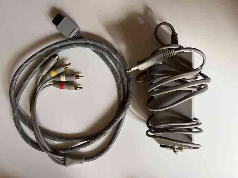 Nintendo Wii + příslušenství + stovky her - foto 8
