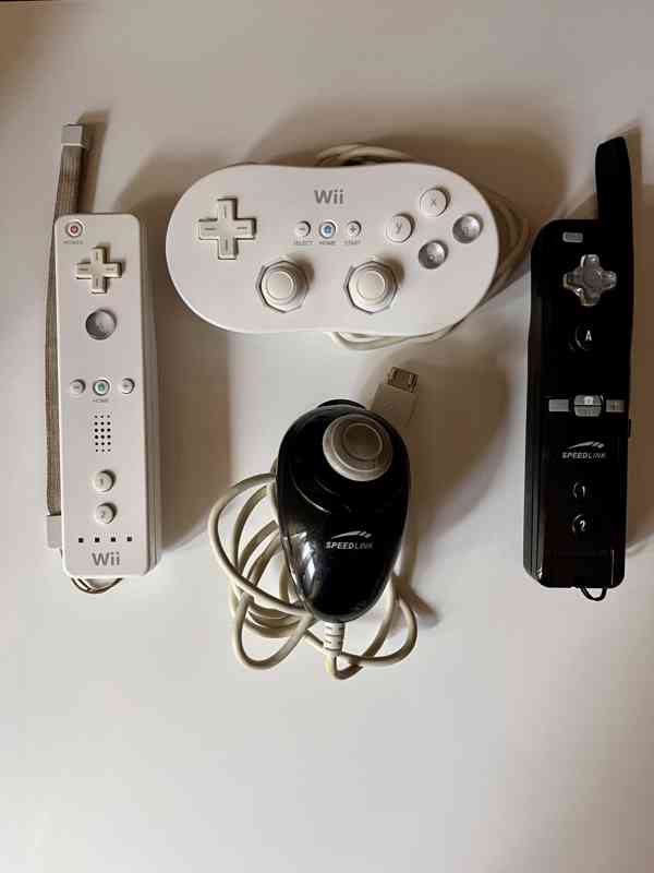 Nintendo Wii + příslušenství + stovky her - foto 3