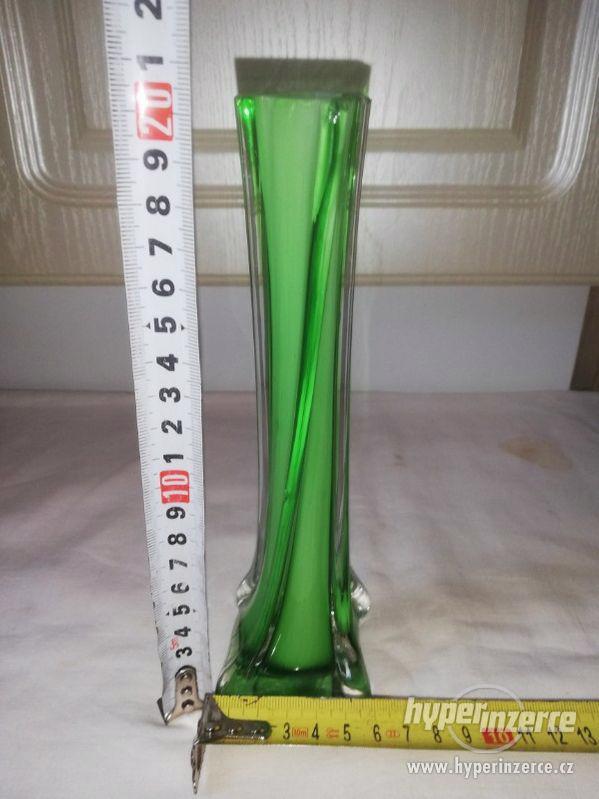 Skleněná zelená váza - foto 1