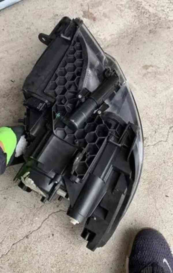 neprodam samotne xenon skoda superb 2 pravy levy - foto 6