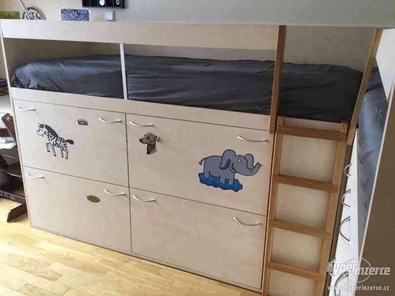 Dětská postel - patrová pro 2 děti + úložné prostory - foto 4