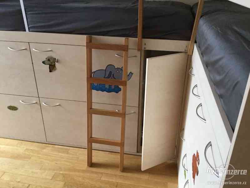 Dětská postel - patrová pro 2 děti + úložné prostory - foto 5