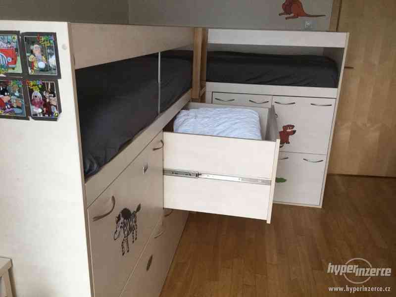 Dětská postel - patrová pro 2 děti + úložné prostory - foto 6