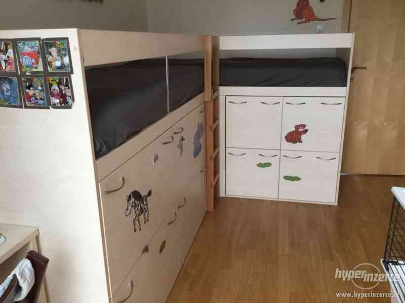 Dětská postel - patrová pro 2 děti + úložné prostory - foto 8