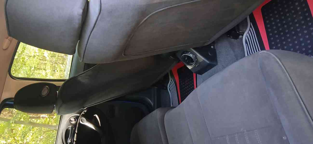 Alfa Romeo 147 - foto 10