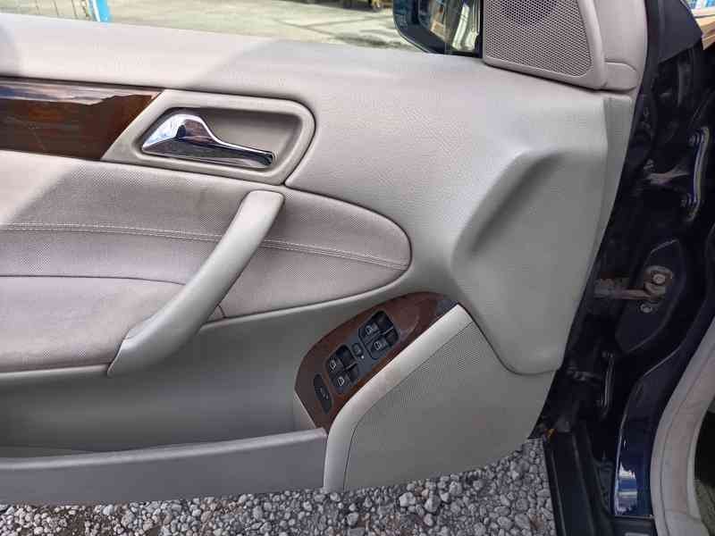 Mercedes Benz C 180 Elegance - foto 21
