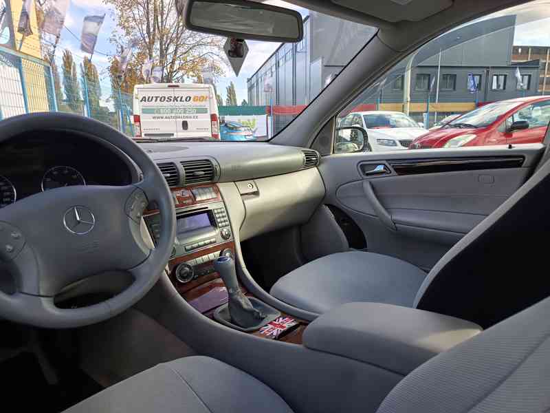 Mercedes Benz C 180 Elegance - foto 17
