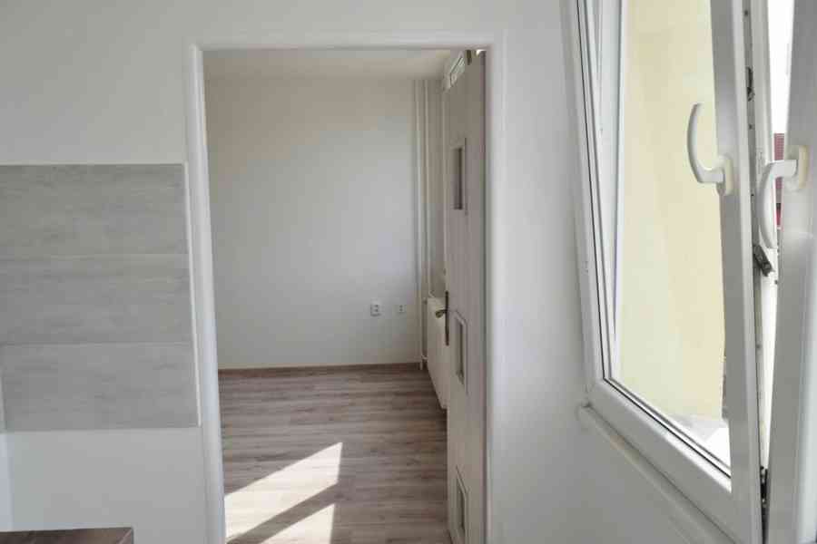 Prodej pěkného bytu 1+kk ve Dvoře Králové n.L. - foto 4