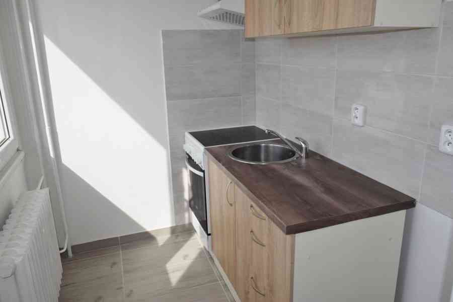 Prodej pěkného bytu 1+kk ve Dvoře Králové n.L. - foto 2