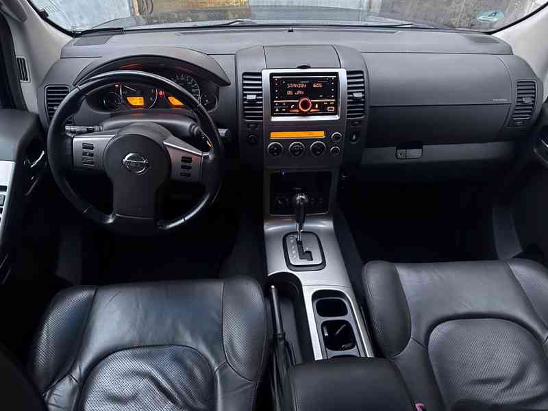 Nissan Pathfinder 2,5Dci Premium Aut. 128kw - foto 17