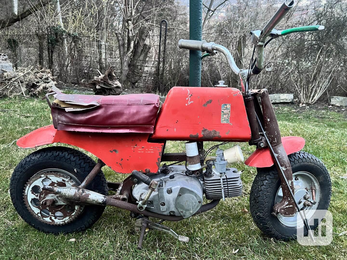 Jawa Pérák + Pionýr – nádrž, rám, motor (originál díly) - foto 1