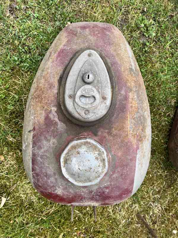 Jawa Pérák + Pionýr – nádrž, rám, motor (originál díly) - foto 3