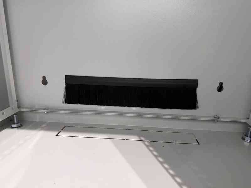 19" nástěnný datový rozvaděč 12U - foto 4