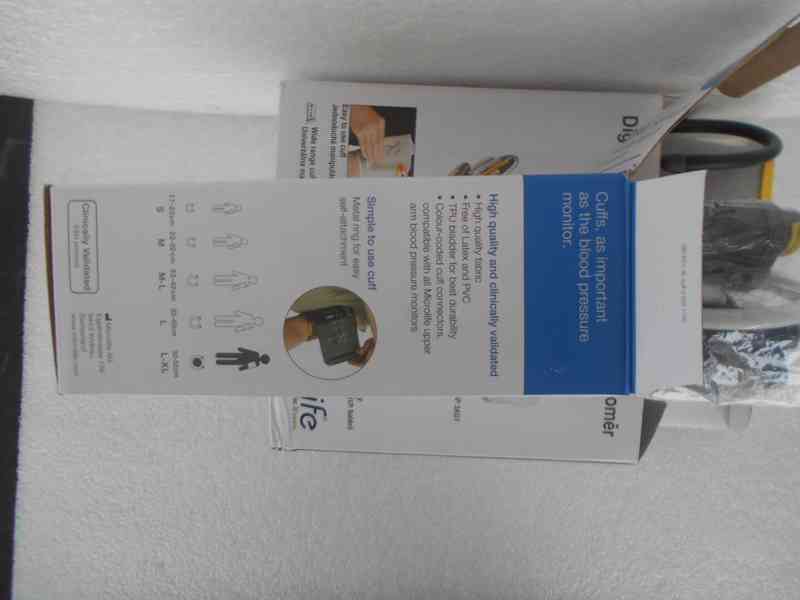 Tlakoměr na paži. - foto 4