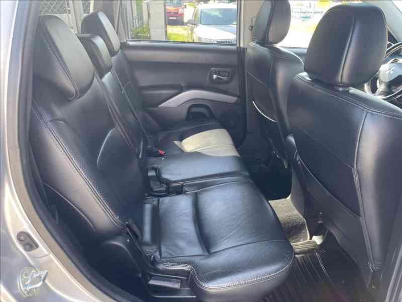 Mitsubishi Outlander 2,0 DI-D 4X4 7 MÍST,KŮŽE,NAVI,ALU - foto 9