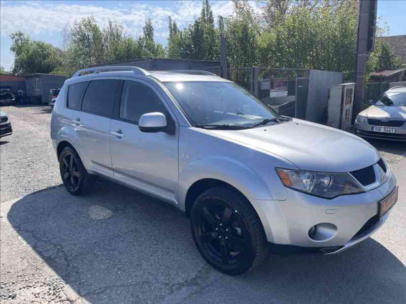 Mitsubishi Outlander 2,0 DI-D 4X4 7 MÍST,KŮŽE,NAVI,ALU - foto 2