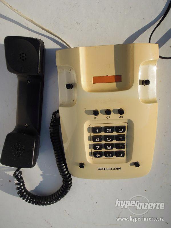 Staré tlačítkové telefony - foto 4