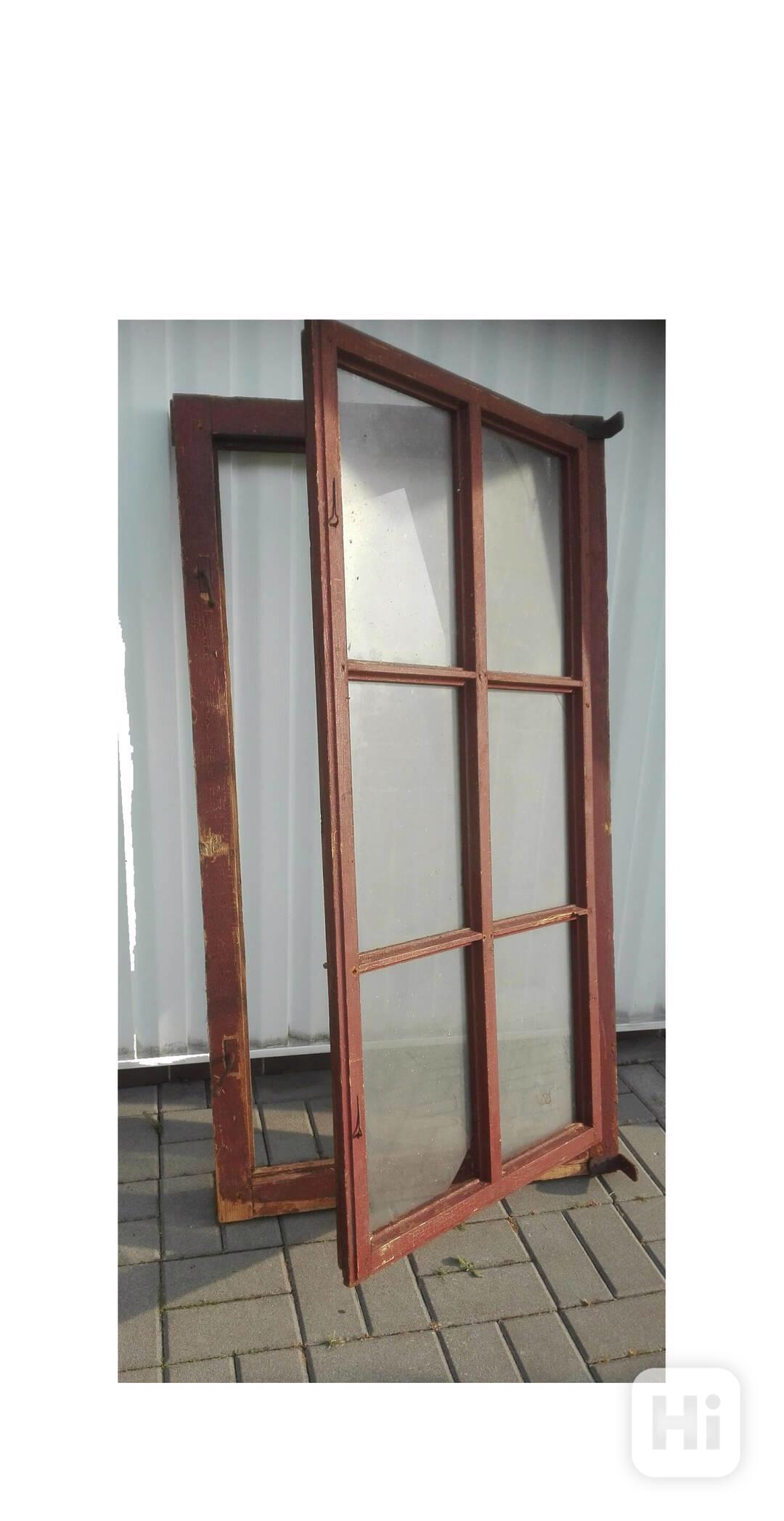 Starožitné dřevěné okno i s rámem - PRODÁNO - foto 1