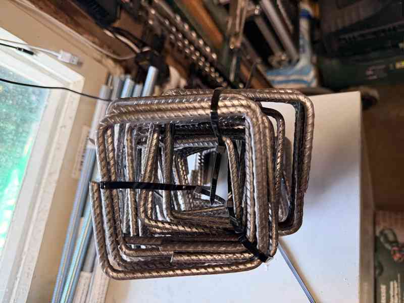 Armovací materiál – třmeny 10×10, drát a podložky - foto 7
