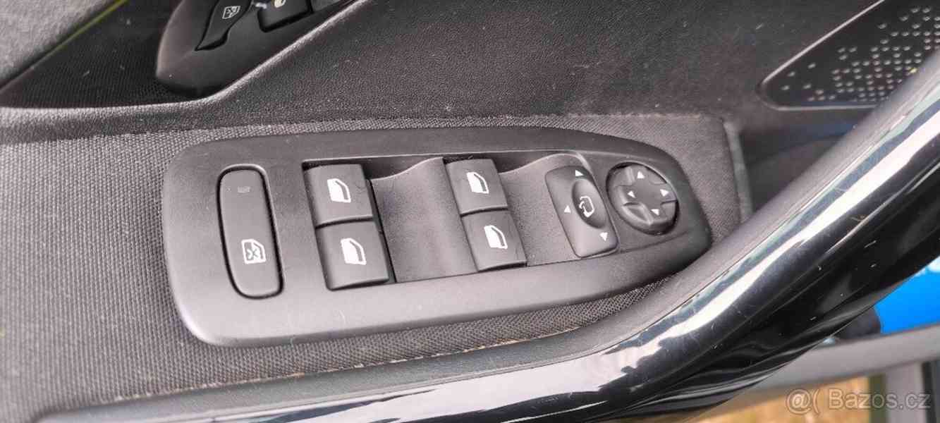 Peugeot 2008 1,2 - foto 6