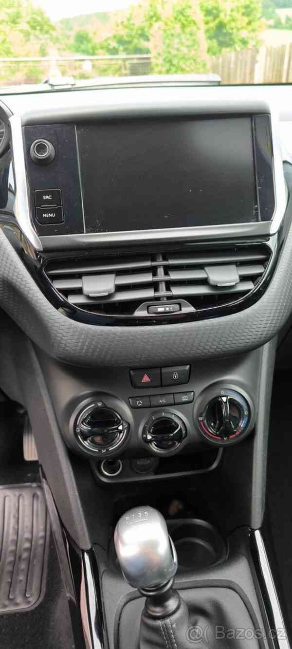 Peugeot 2008 1,2 - foto 9
