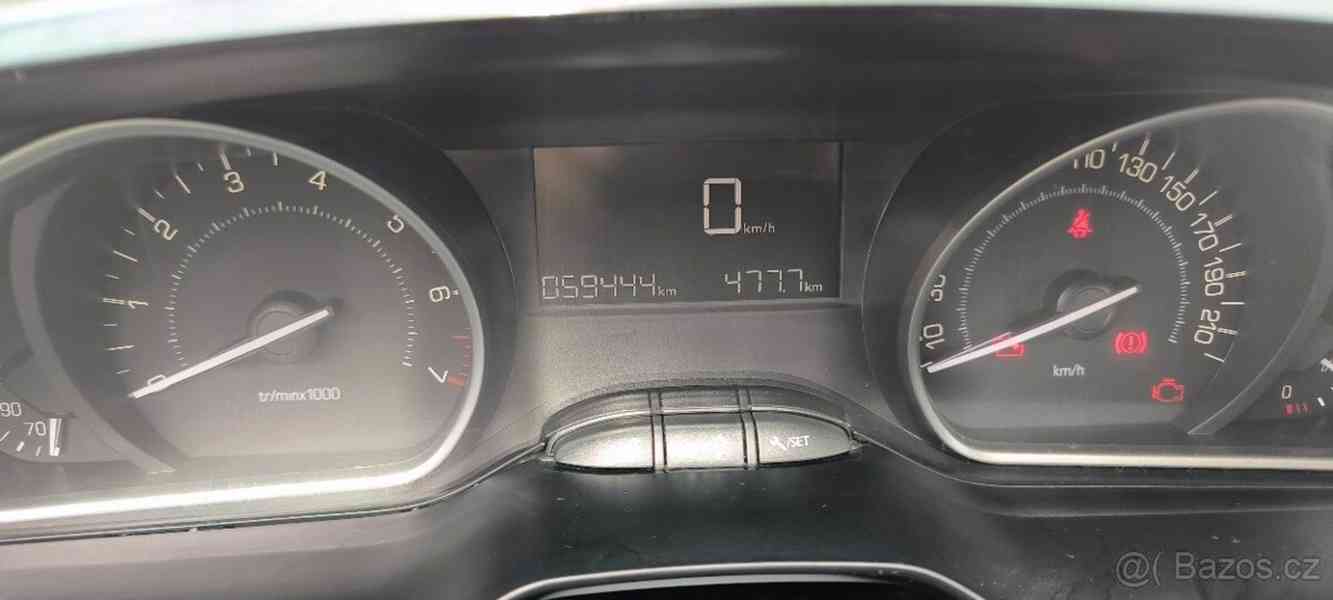 Peugeot 2008 1,2 - foto 8