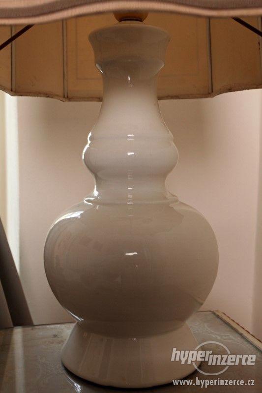 Stolní lampa z bílého porcelánu - foto 2