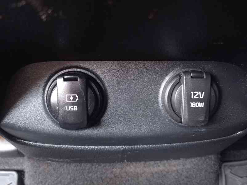 Kia Sorento 2.2 CRDi 4x4/7míst/PREMIUM/DPH - foto 23