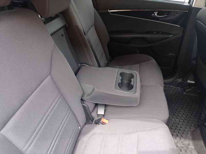 Kia Sorento 2.2 CRDi 4x4/7míst/PREMIUM/DPH - foto 25