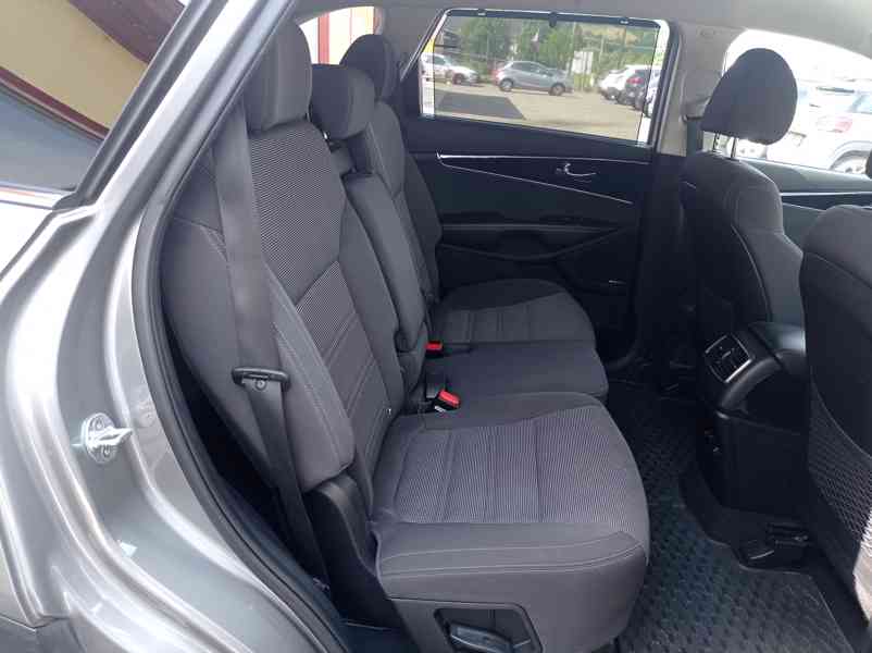 Kia Sorento 2.2 CRDi 4x4/7míst/PREMIUM/DPH - foto 24
