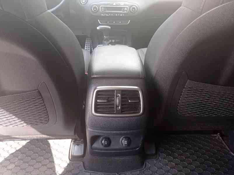 Kia Sorento 2.2 CRDi 4x4/7míst/PREMIUM/DPH - foto 22