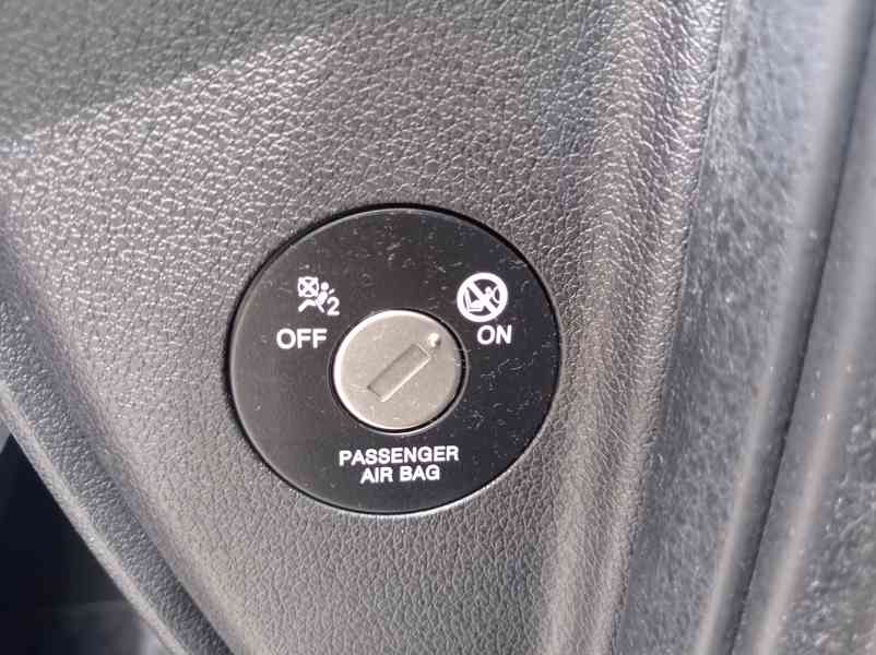 Kia Sorento 2.2 CRDi 4x4/7míst/PREMIUM/DPH - foto 46