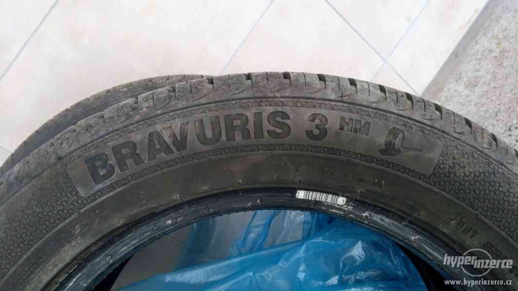 Prodám 2ks letní pneu Barum Bravuris 3 225/55 R17 - foto 4