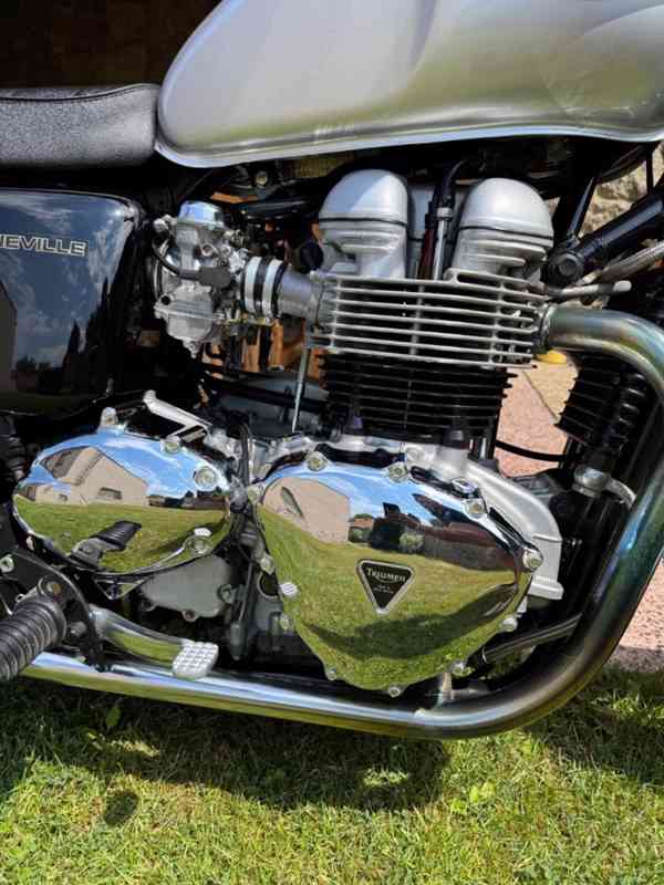 Triumph Bonneville 800 1maj. 13tKm - foto 5